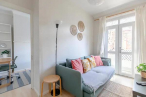 Cosy 4BD Flat wPrivate Balcony - Nine Elms!
